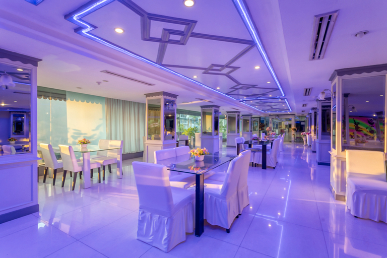 Food & Drinks 15