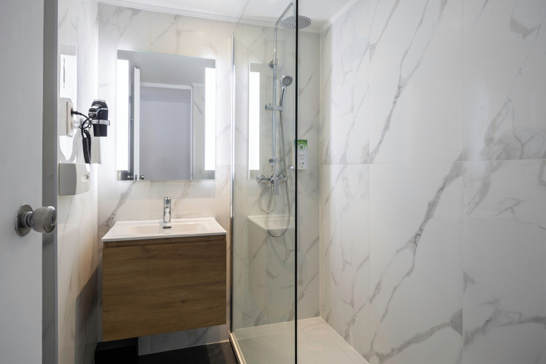 Bathroom 4, Hotel Louise, Bruxelles