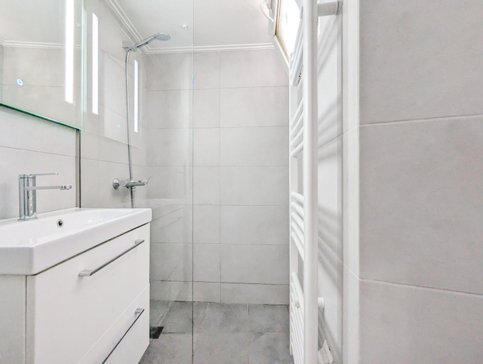 Bathroom 3, Super Paradise Apartments, Attica