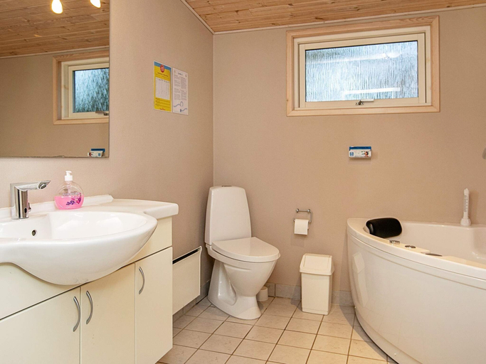 Bathroom 3, Modern Holiday Home With Whirlpool in Væggerløse, Guldborgsund