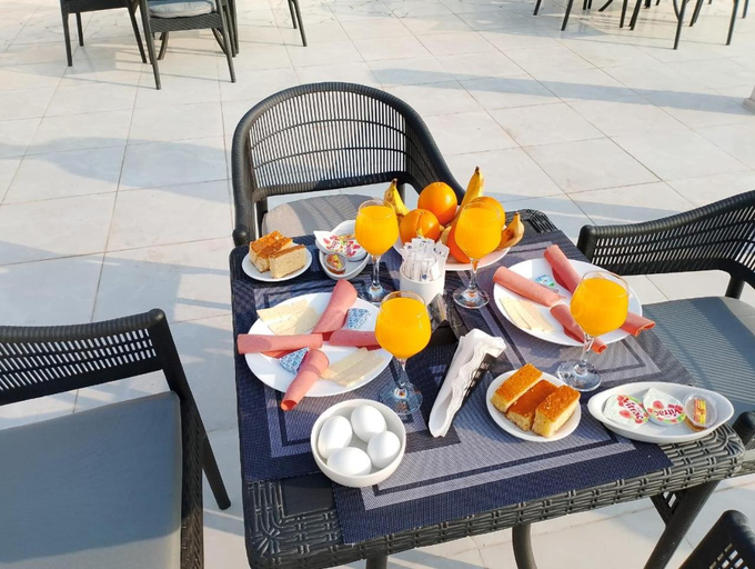 Food & Drinks 2, The Heaven Pyramids View, Unorganized in Al Jizah