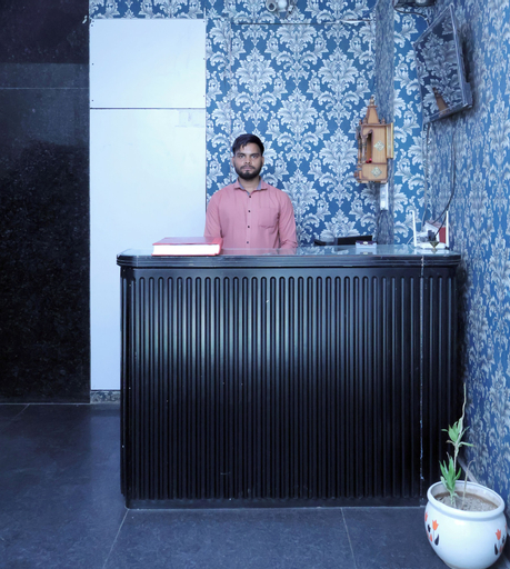 Nidra Hotel, West