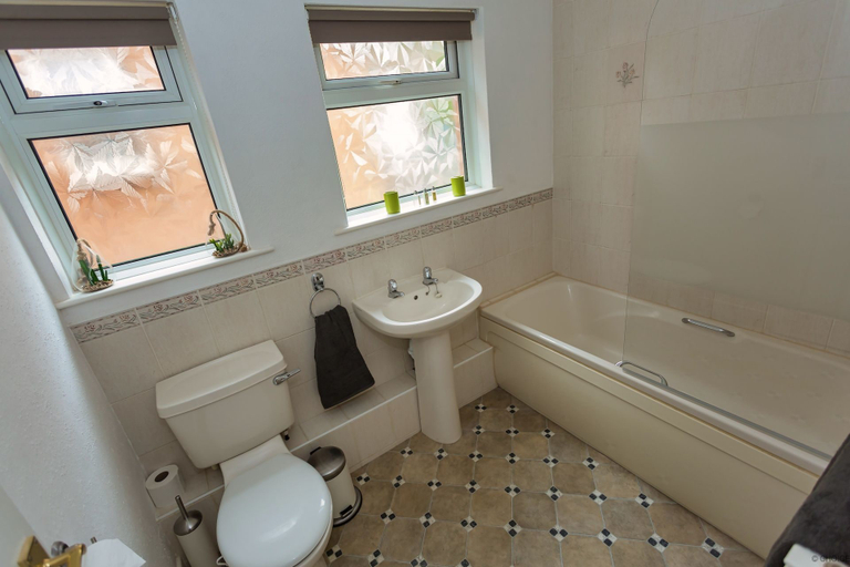 Bathroom 4, Braunton Hazel House 4 Bedrooms, Devon