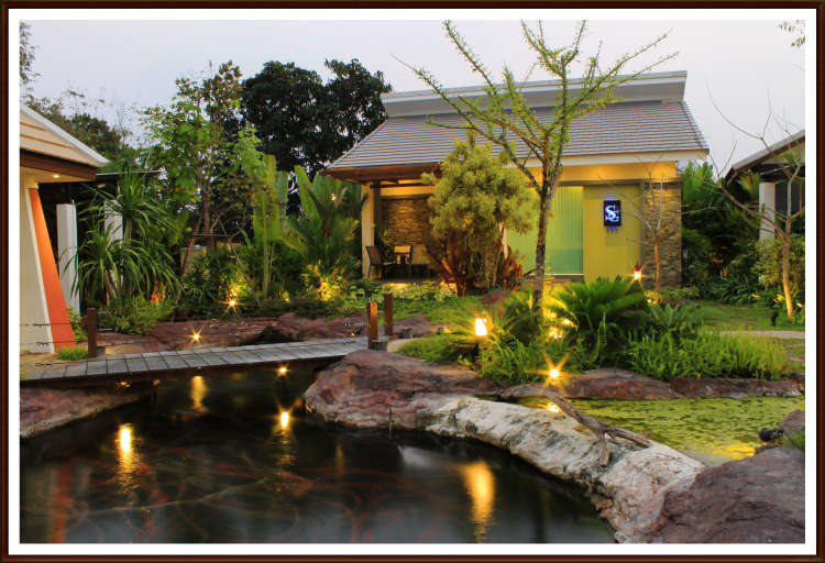 Exterior & Views