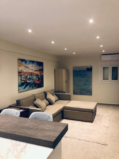 Room 4, Searenity in Glifada, Attica