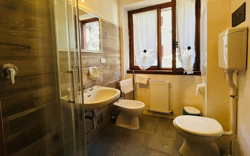 Bathroom 5, San Luigi Rooms & Apartments, Sondrio