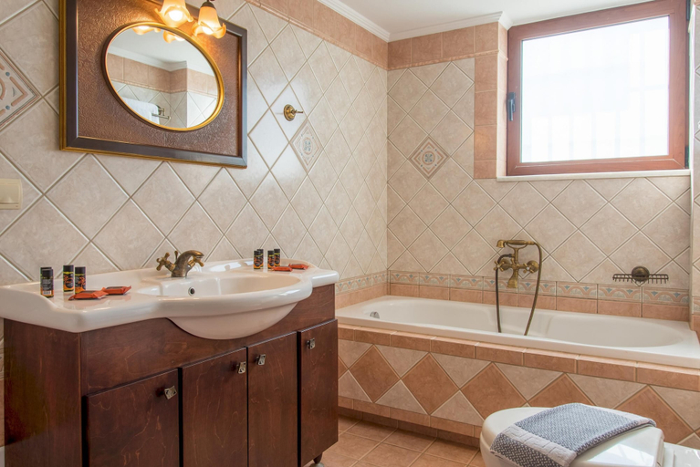 Bathroom 3, Villa Chrissi Kissamos, Crete