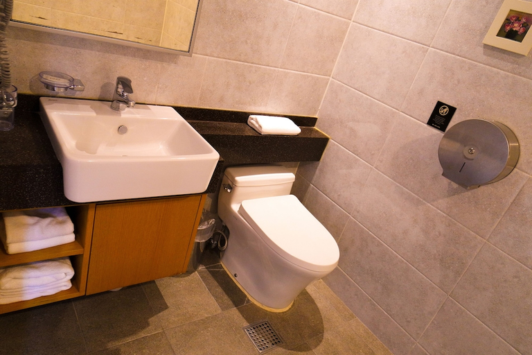 Bathroom, Jongno Lumia Tourist Hotel, Jongno