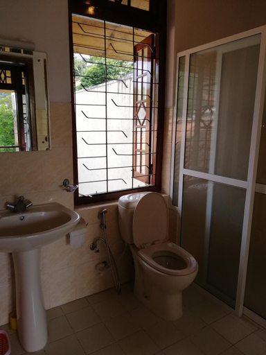 Bathroom 2, Antique Tourists Lodge, K.F.G. & G. Korale