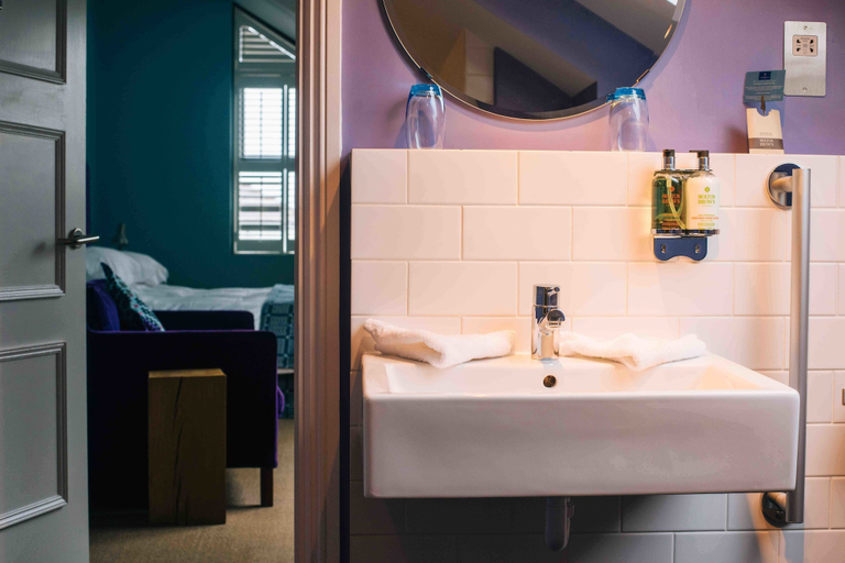 Bathroom 4, Harbourmaster, Ceredigion