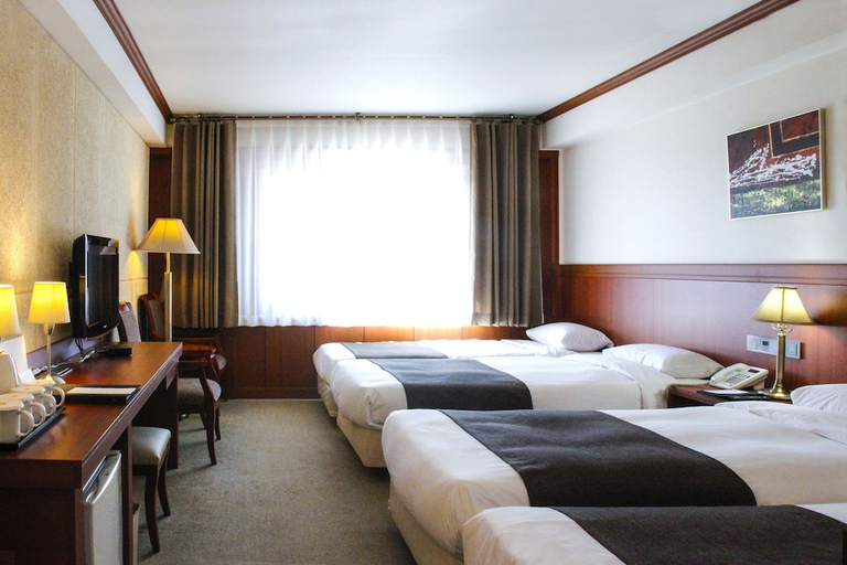 Bedroom 3, Commodore Hotel Gyeongju, Gyeongju