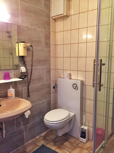 Bedroom 4, Hotel Attaché Frankfurt Airport Raunheim, Groß-Gerau