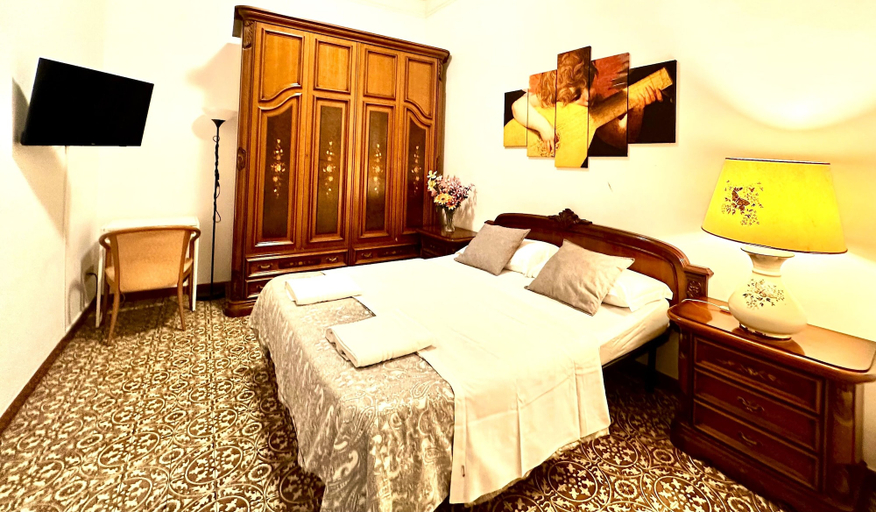 Bedroom 2, Colosseum luxury room, Rome