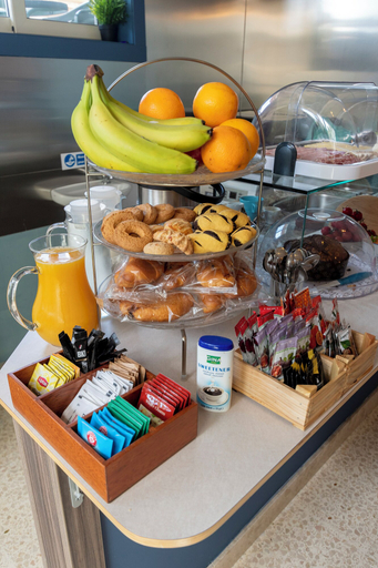Food & Drinks, Estrella Lodging
