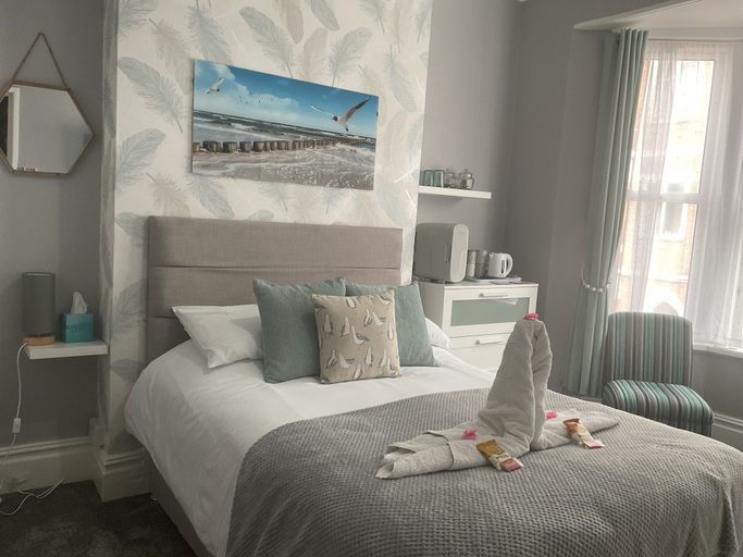Bedroom 2, Calm Sea Guesthouse, Dorset