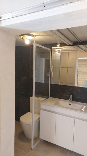 Bathroom, Résidence Fleuve, Essonne