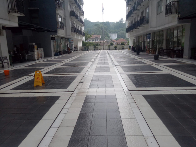 Exterior & Views 13
