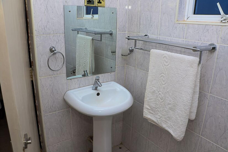 Bathroom 3, County Comfort Hotel, Kanduyi