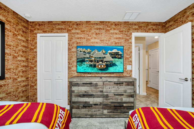 Bedroom 3, Large Villa, Private Pool+game Room+movie Theater!, Osceola
