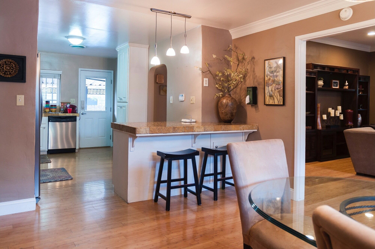 Dining Room 9