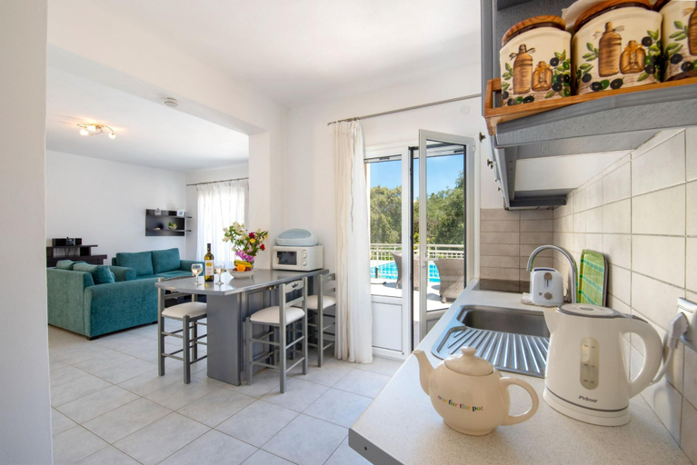 Room 2, Amphitrite in Paxi With 2 Bedrooms and 2 Bathrooms, Ionian Islands