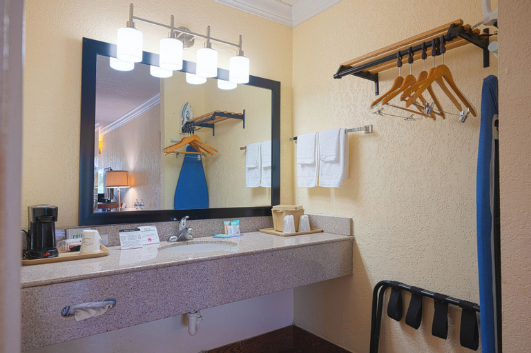 Bathroom 9