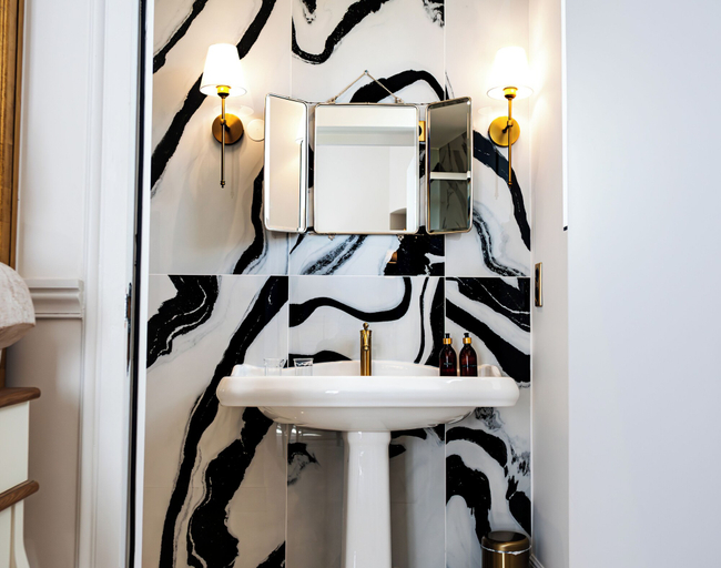 Bathroom 5, Hotel Château Héloïse, Somme