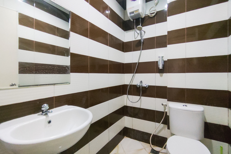 Bathroom 5, RedDoorz Plus near ICE BSD Minerva, Tangerang Selatan