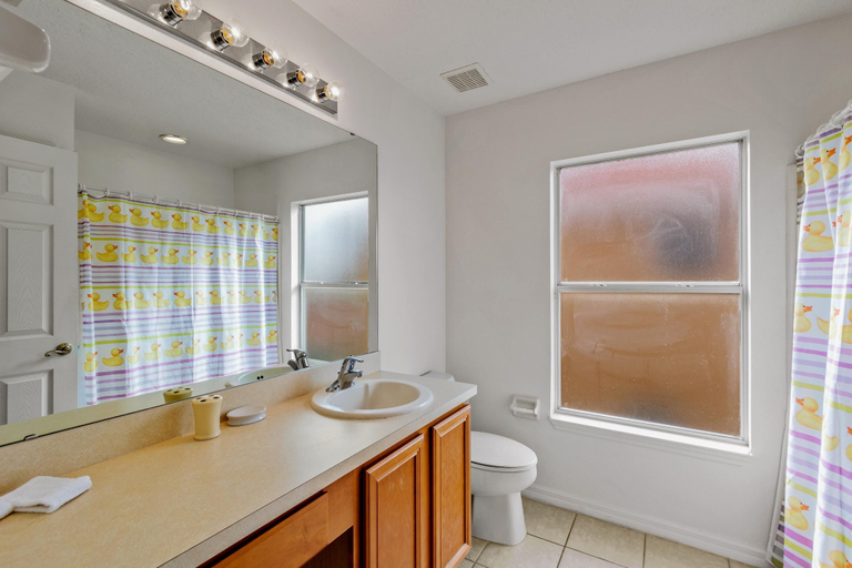 Room 2, Family Ready in Gated Community Near Attractions, Polk