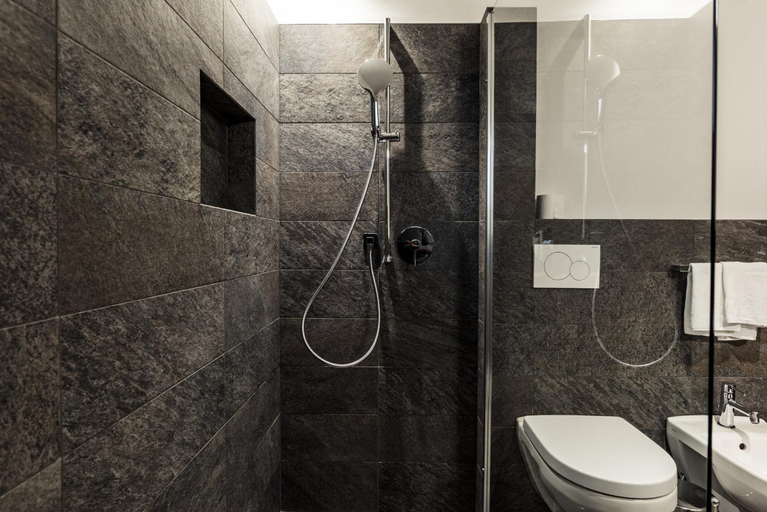 Bathroom 3, Apartments Grunnes, Bolzano
