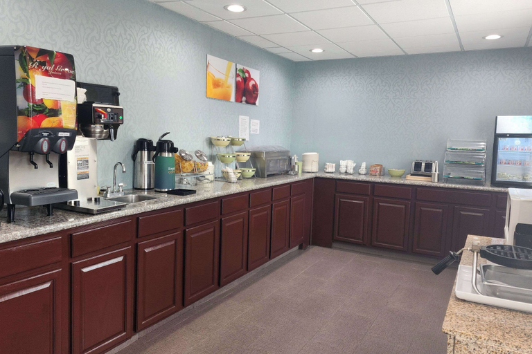 Food & Drinks 5, Quality Inn Dublin I-81, Pulaski