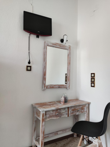 Others 5, Gioula's Residence, Thessaly