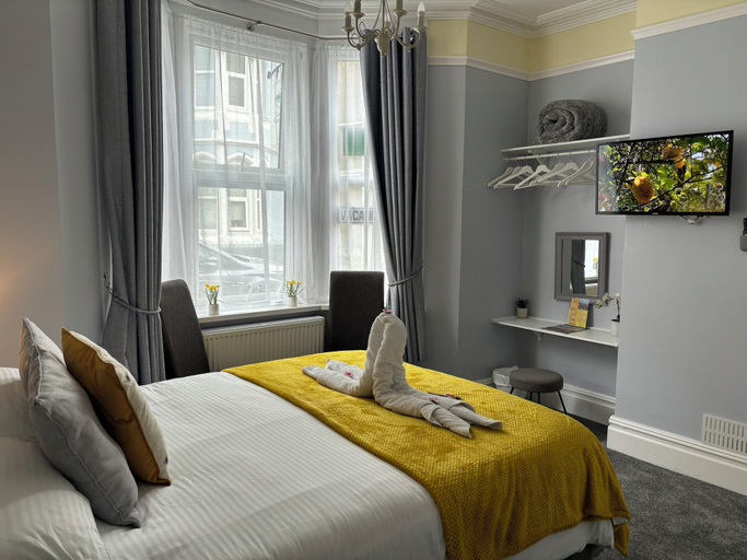 Bedroom 2, Calm Sea Guesthouse, Dorset