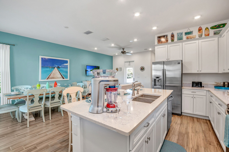 Food & Drinks 5, Large Margaritaville Villa w/ Private Pool + View, Osceola