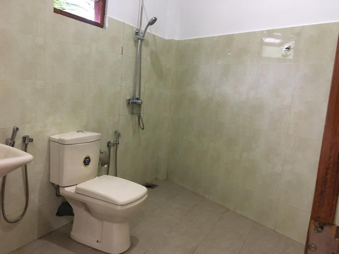 Bathroom 3, Galle Fantacy, Habaraduwa