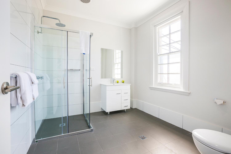 Bathroom 12