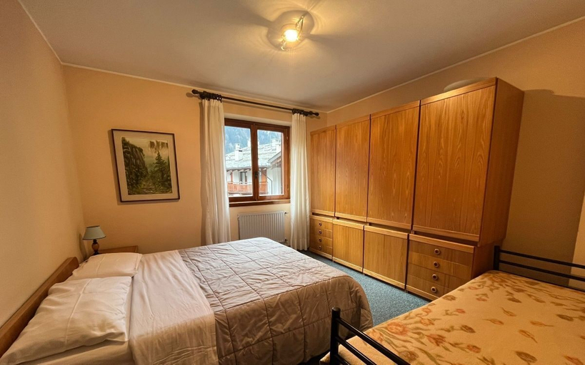 Bedroom 4, San Luigi Rooms & Apartments, Sondrio