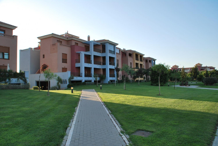 Exterior & Views 18