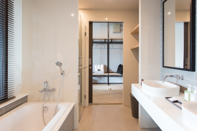 Bathroom 5, The Journey Hotel Bangna, Bang Phli