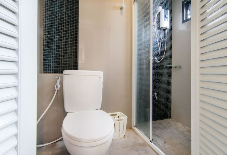 Bathroom 5, The Phoenix Hotel Bangkok, Lat Krabang