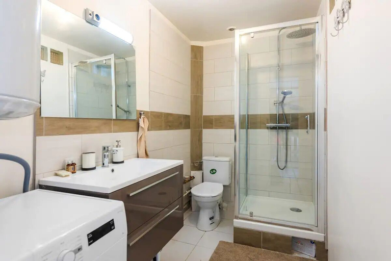 Bathroom, Grand F2 Paris 12ème -Gare de Lyon -Orly, Val-de-Marne