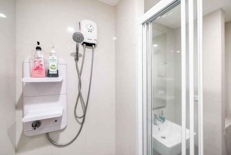 Bathroom 4, The Base Central Pattaya By He, Pattaya