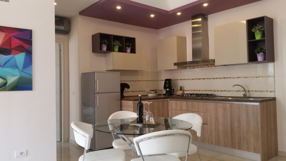 Others 4, I Due Grifoni Apartments, Messina