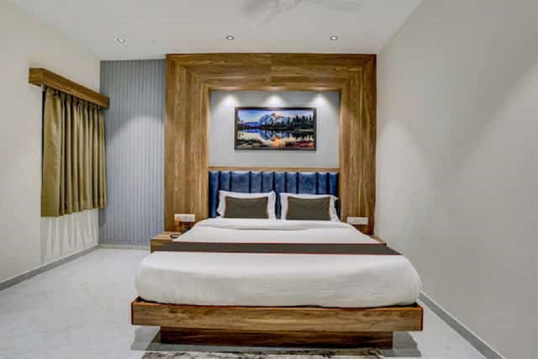 Bedroom 2, Hotel SR Inn, Anand