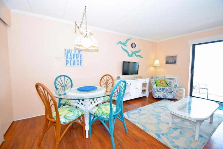 Dining 4, Diamond Beach 511 1 Bedroom Condo by RedAwning, Worcester