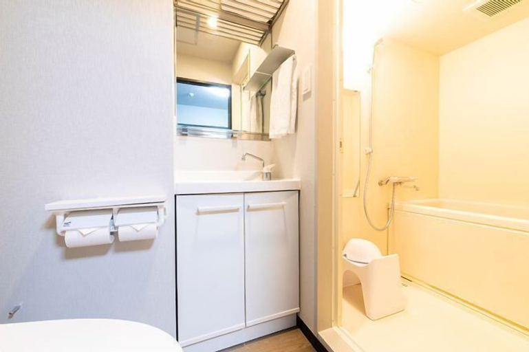 Bathroom 18
