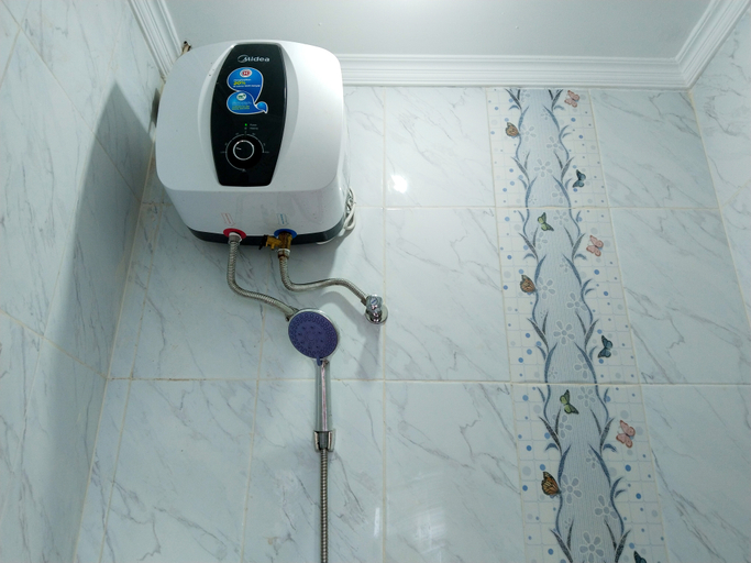Bathroom 4, Themas Guest House, West Jakarta