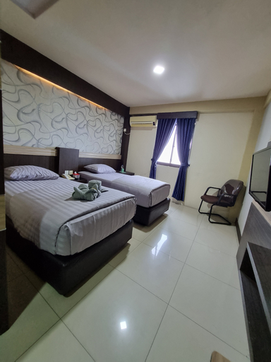 New Furama Hotel - Tap to explore photos