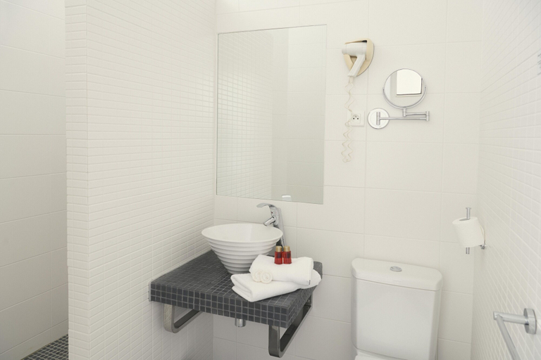 Bathroom 4, Hotel Bristol Pau, Pyrénées-Atlantiques