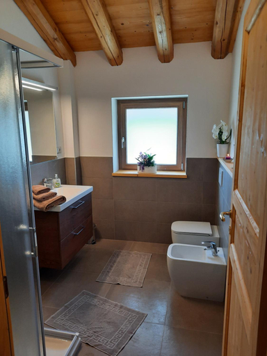 Bathroom 3, Ai Monti, Pordenone